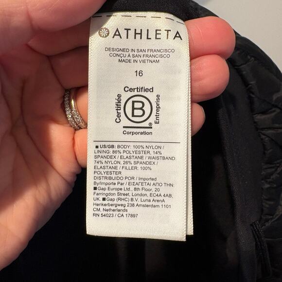 ATHLETA Apres Quilted DOWN Ski Hiking Shorts Zip Pockets Size 16 Black NWT - Picture 2 of 8